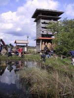 Teichanlage mit Lebensturm im Naturschutzhof